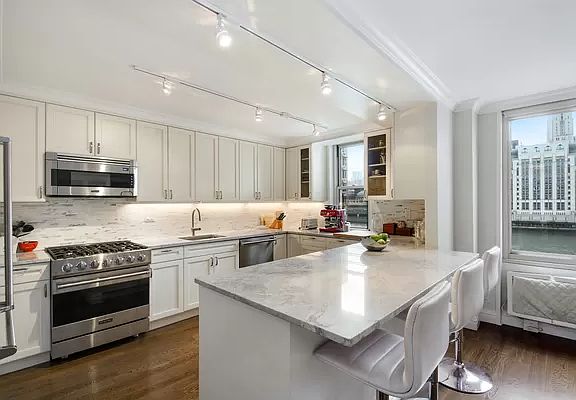 2nd image of 575 Main St APT 714