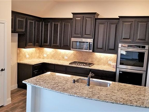 2nd image of 4303 Pecan Ln