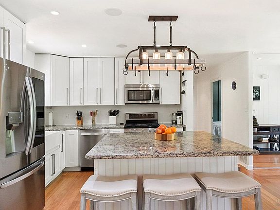 3rd image of 415 Meadow Way