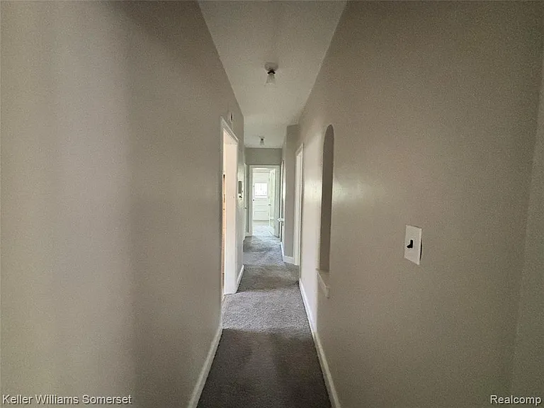 2943 Leslie St — Photo 9
