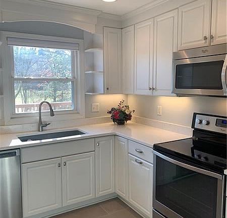 5th image of 270 Alleyne Dr