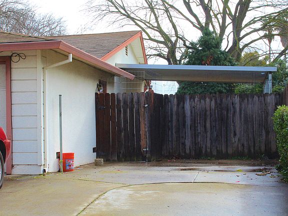 5th image of 130 Waterglen Cir