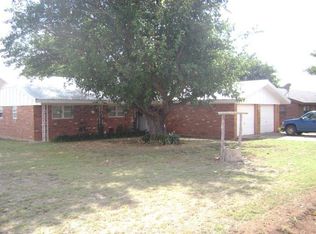 1108 E McArthur St, Rotan, TX 79546