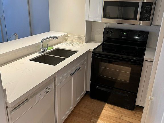 4th image of 540 BRICKELL KEY Drive #1214