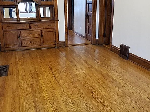 5th image of 3642 N Hermitage Ave #1