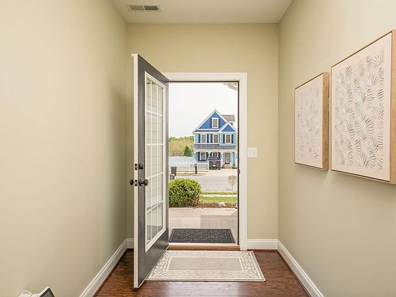 5th image of 265 Windsor Dr
