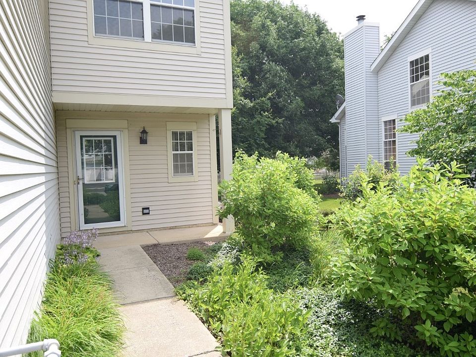 2nd image of 270 Mill St