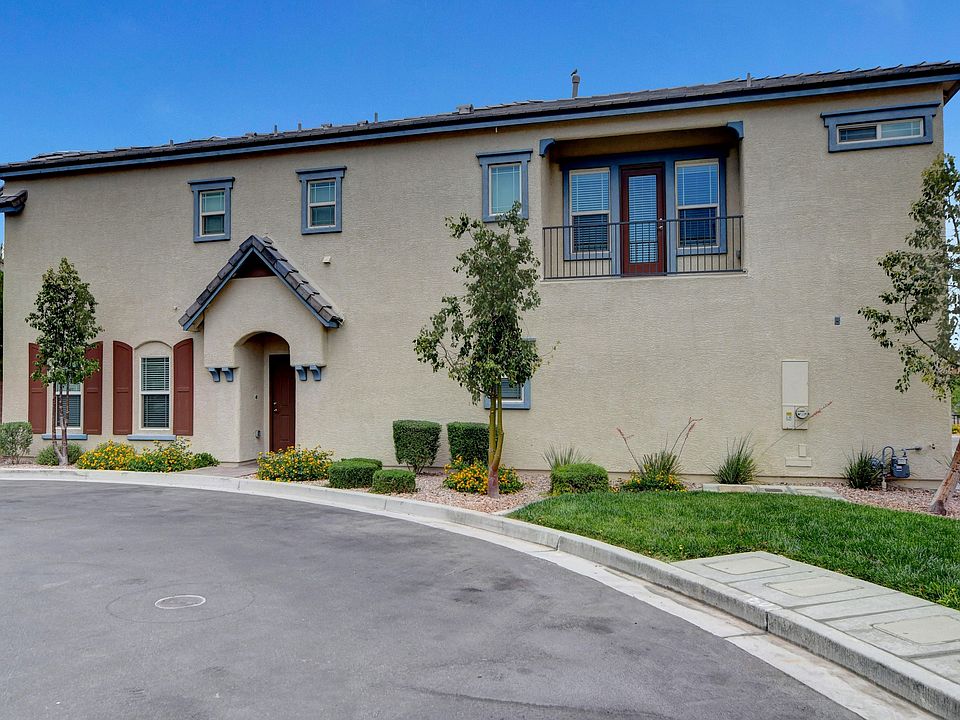 Gleneagles Village Townhomes