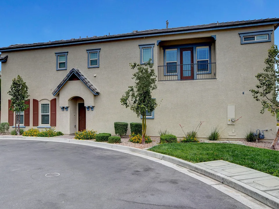 Gleneagles Village Townhomes