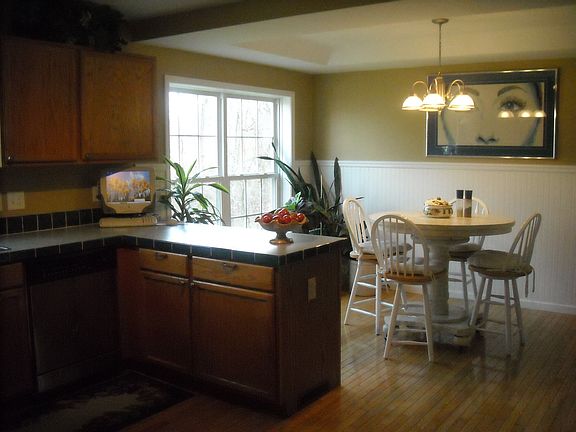 4th image of 88 Wisteria Way