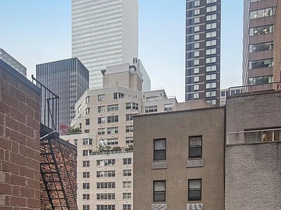 3rd image of 122 E 57th St Rm 4F