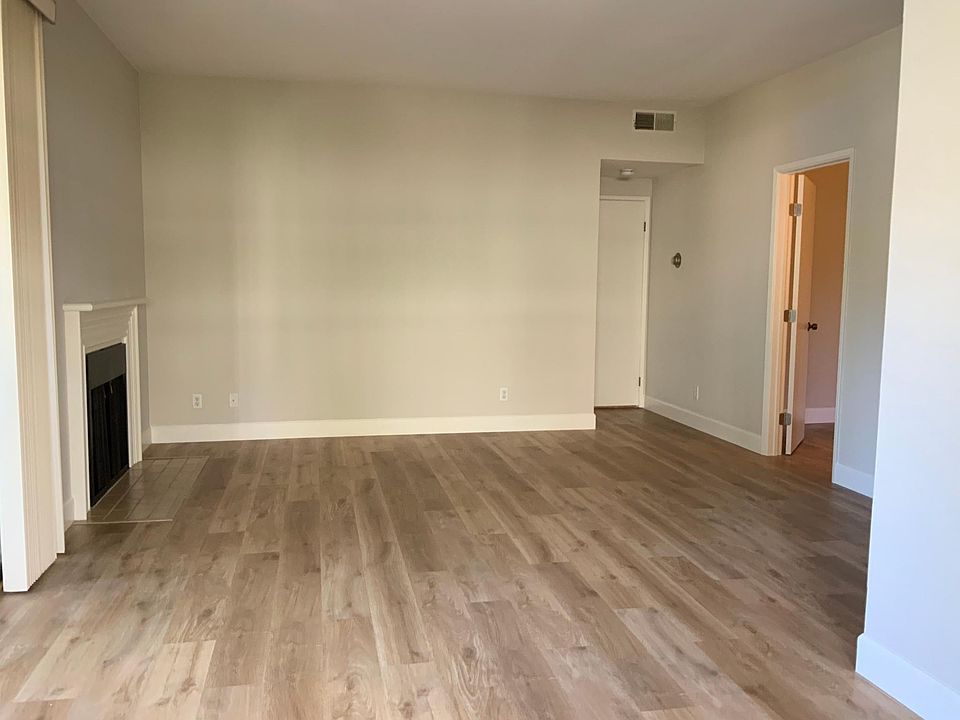 Living room with an office (10' x 10') to the right