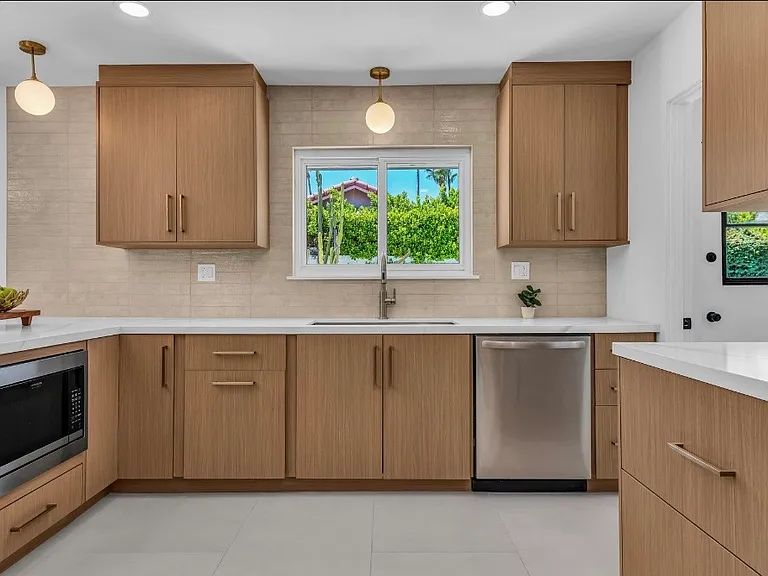 1111 S San Joaquin Dr — Photo 11
