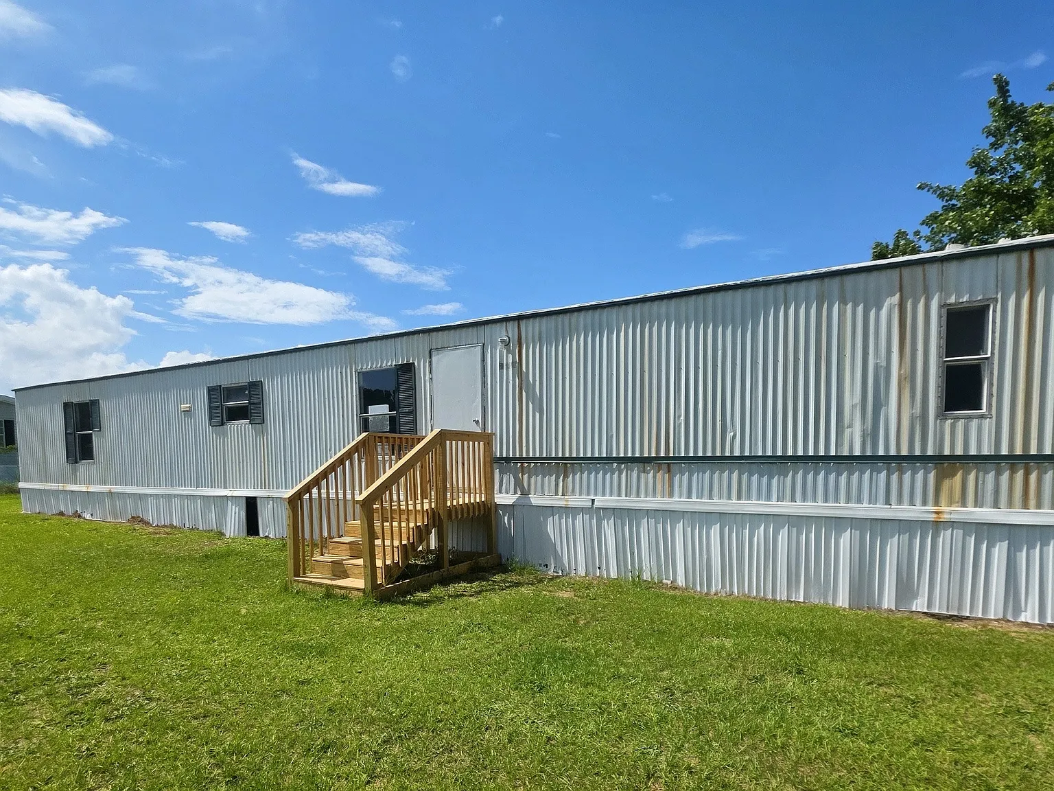 3 bed, 929 sqft, $1,000 — Photo 1