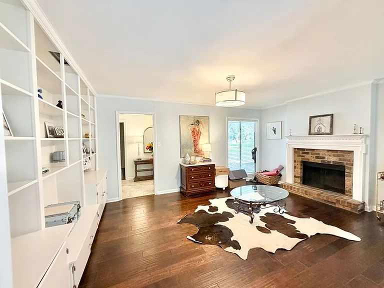 490 Strathy Hall Dr — Photo 4