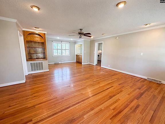 3rd image of 3006 Hilldale Rd