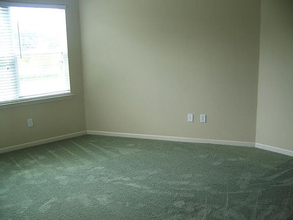 3rd image of 2135 Daylily Ln