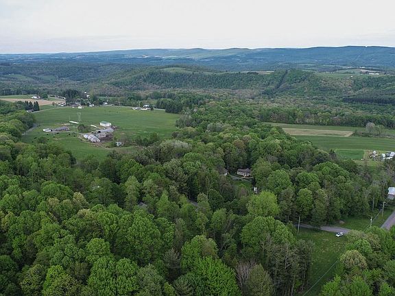 4th image of Greengables Rd