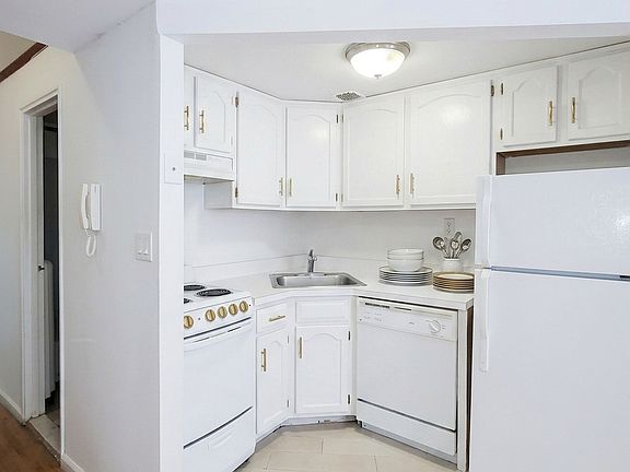 3rd image of 40 E 12th St APT 7C