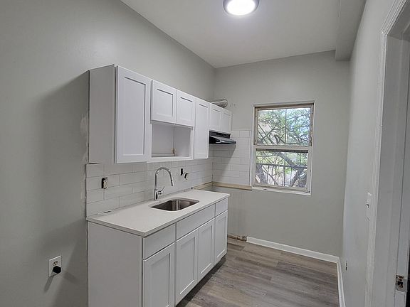 3rd image of 147 Fleming Ave APT 3