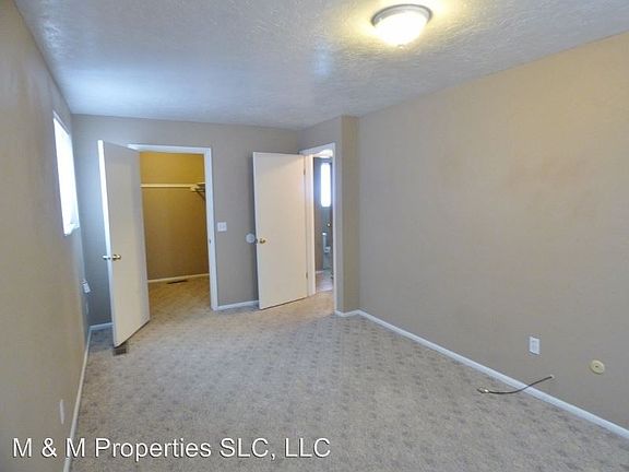 5th image of 52 W Merrimac Ave