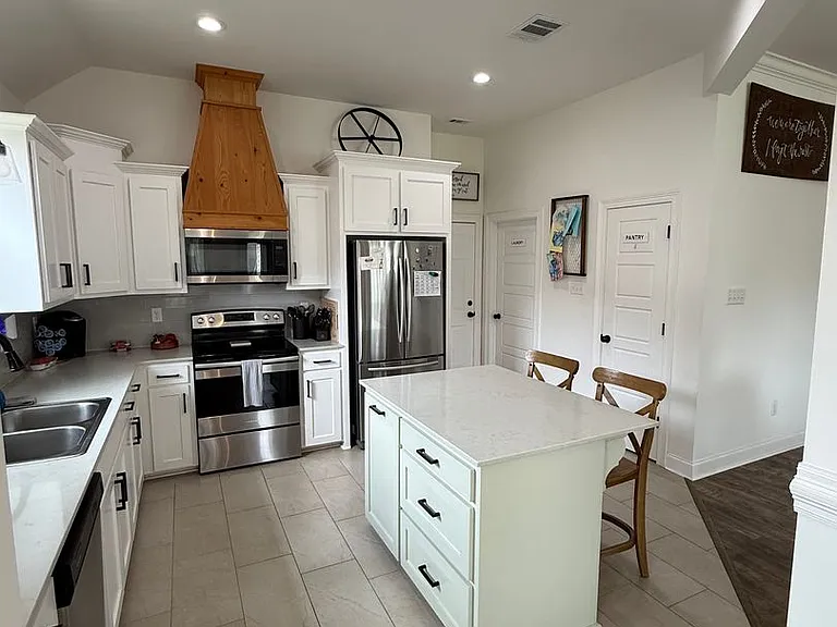 12798 Landon Dr — Photo 2