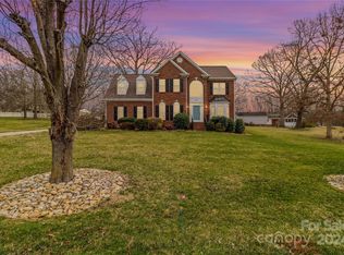 306 Gaston Ct, Statesville, NC 28625