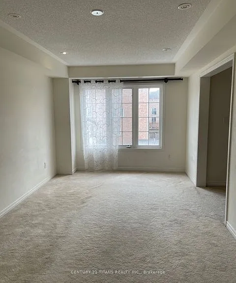 32 Etienne St — Photo 8