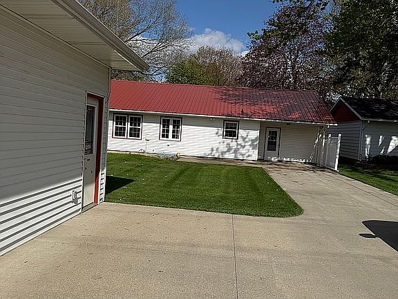 3rd image of 107 N Altona St