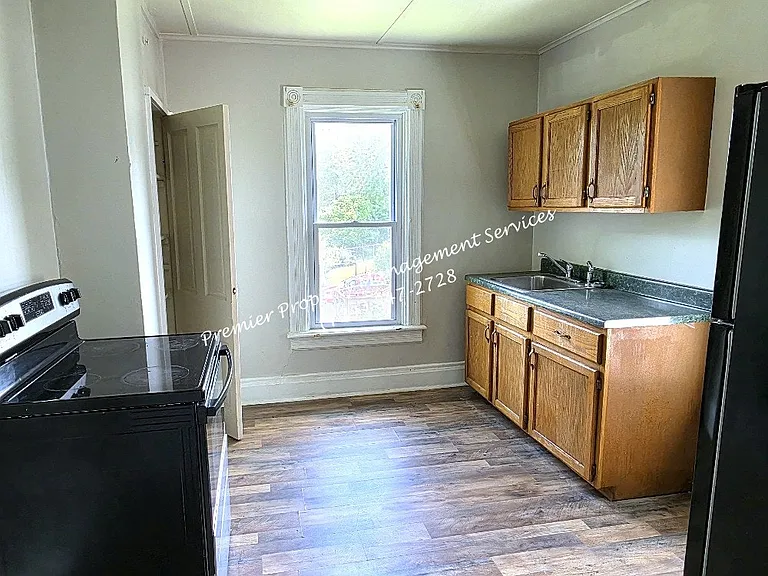 219 13th St #2 — Photo 9