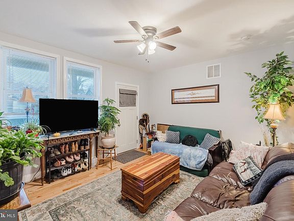 3rd image of 3804 Falls Rd