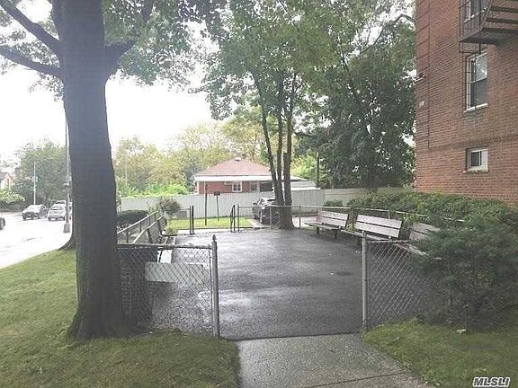 3rd image of 28-02 Parsons Blvd #6