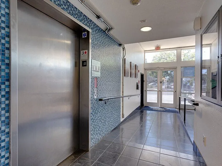 510 E 3rd St — Photo 13