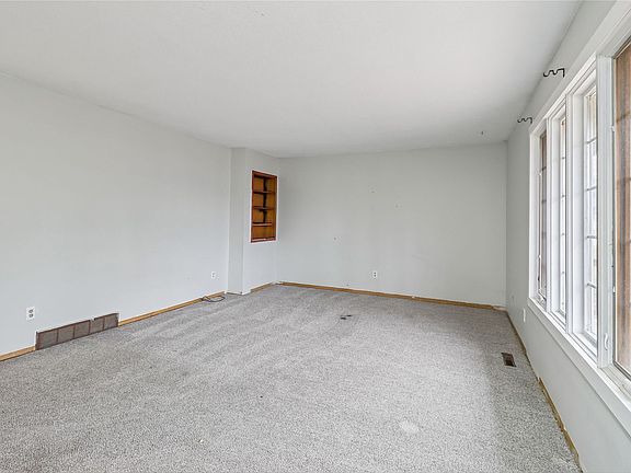 4th image of 717 NW Linden St