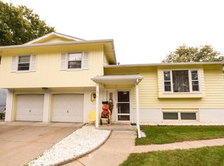 8811 S Glenview Dr, La Vista, NE 68128