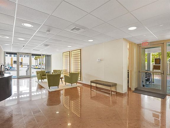 5th image of 601 SW 18th St #201