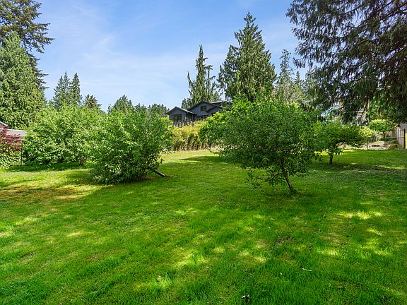 5th image of 12926 Holmes Point Dr NE