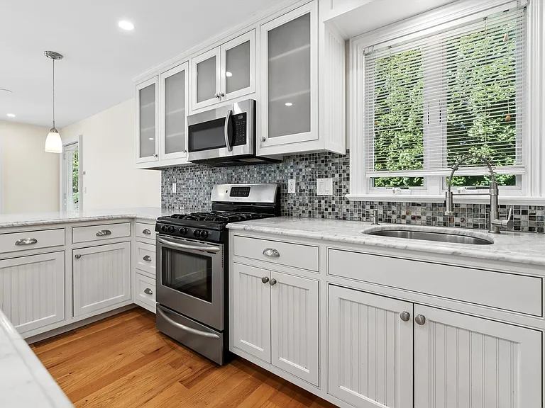 305 Captain Kidd Dr — Photo 7