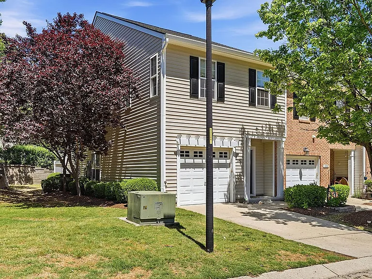101 Fanwood Ct — Photo 3