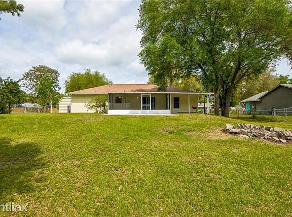 2nd image of 4824 Lark Dr