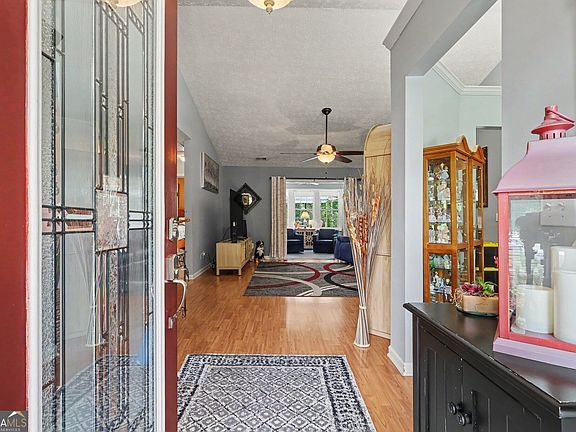 3rd image of 29 Oakridge Ct