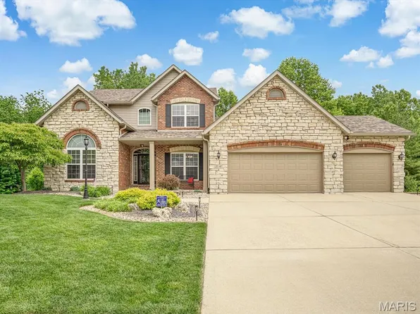 13 Timber Bluff Ct, Glen Carbon, IL 62034