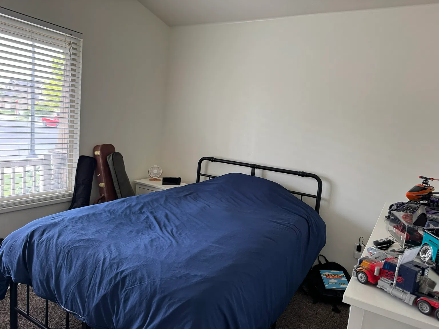 3 bed, 2976 sqft, $1,975 — Photo 1