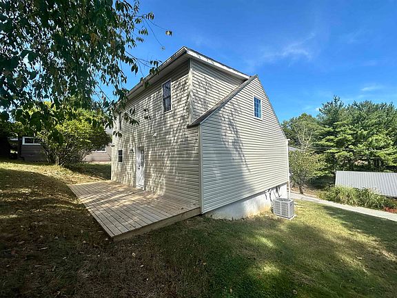 2nd image of 1174 Sunset Dr