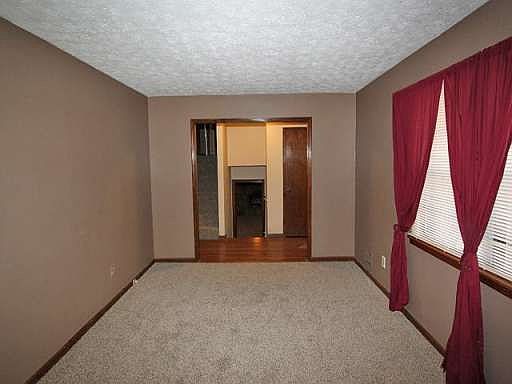 4th image of 3073 Bruckner Blvd