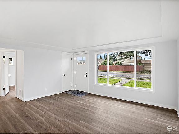 5th image of 6609 S Oakes Street