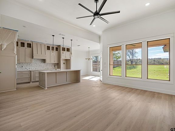 4th image of 179 Sides Blvd