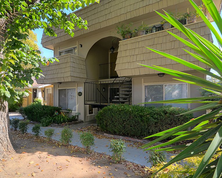 1st image of 615 24th St APT 2