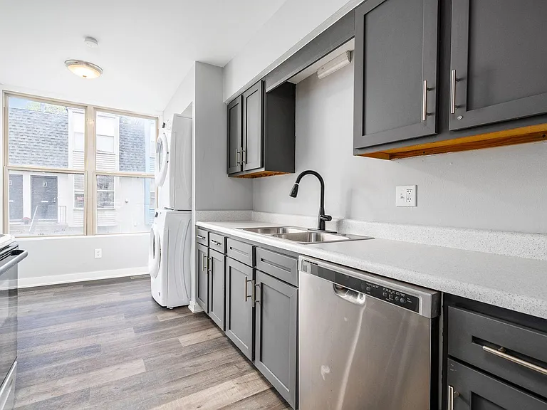 142 W 8th Ave #B — Photo 7