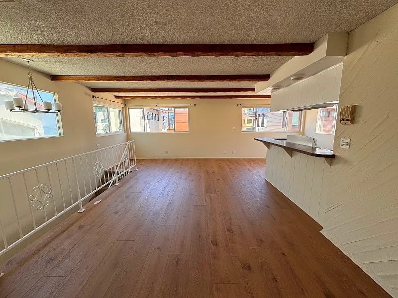 2 bed, 950 sqft, $4,950 — Photo 2